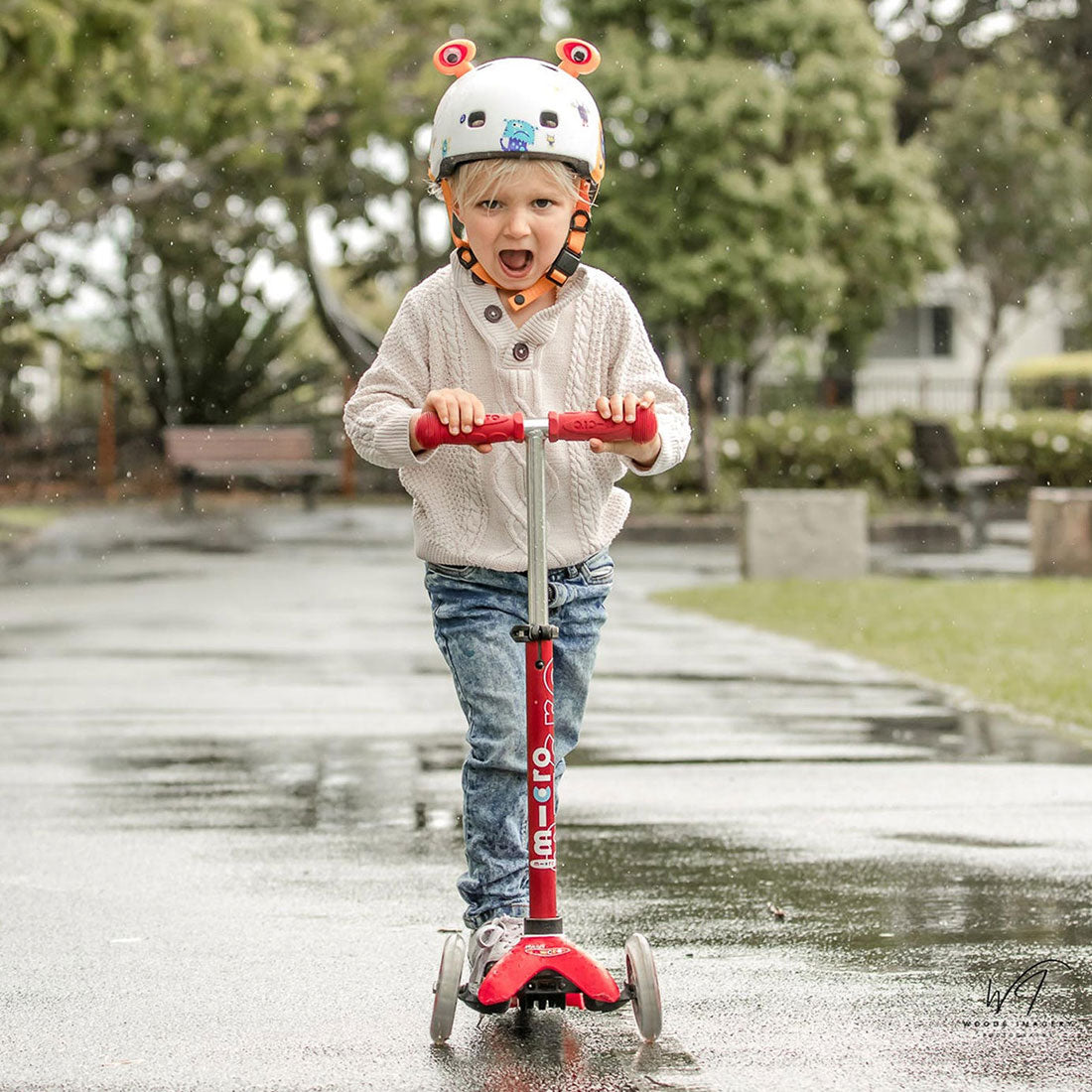 Micro Mini Deluxe Scooter - Red Scooter Completes Rec